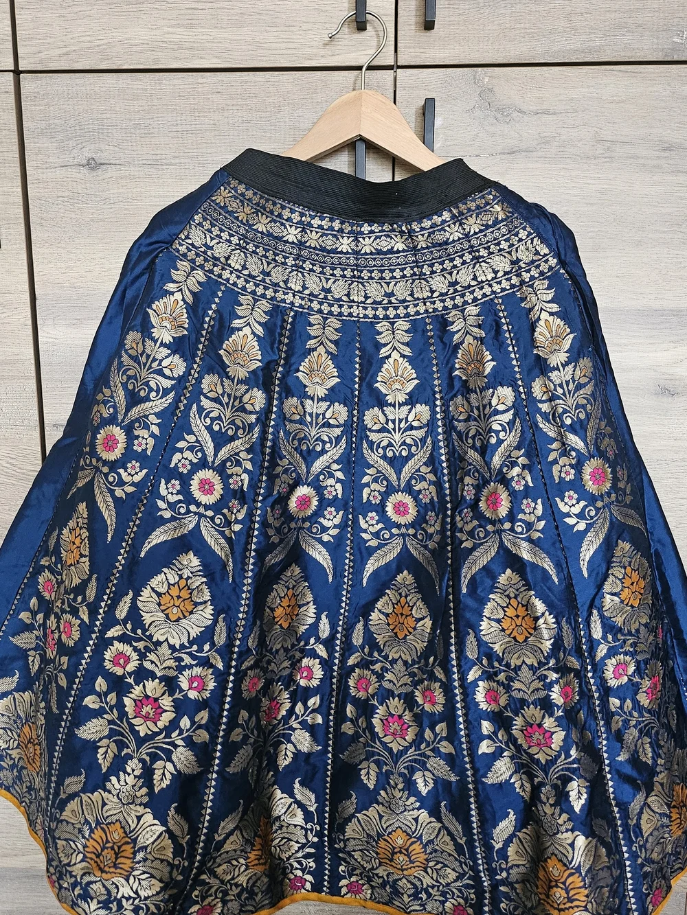 N/A elegant blue
